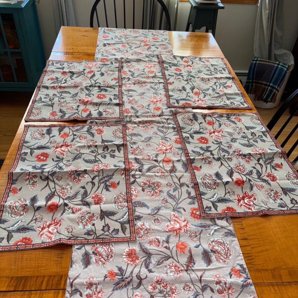 The Company Store Garden Floral Cotton Table Runner 16'' x 106'' and 4 Placemats